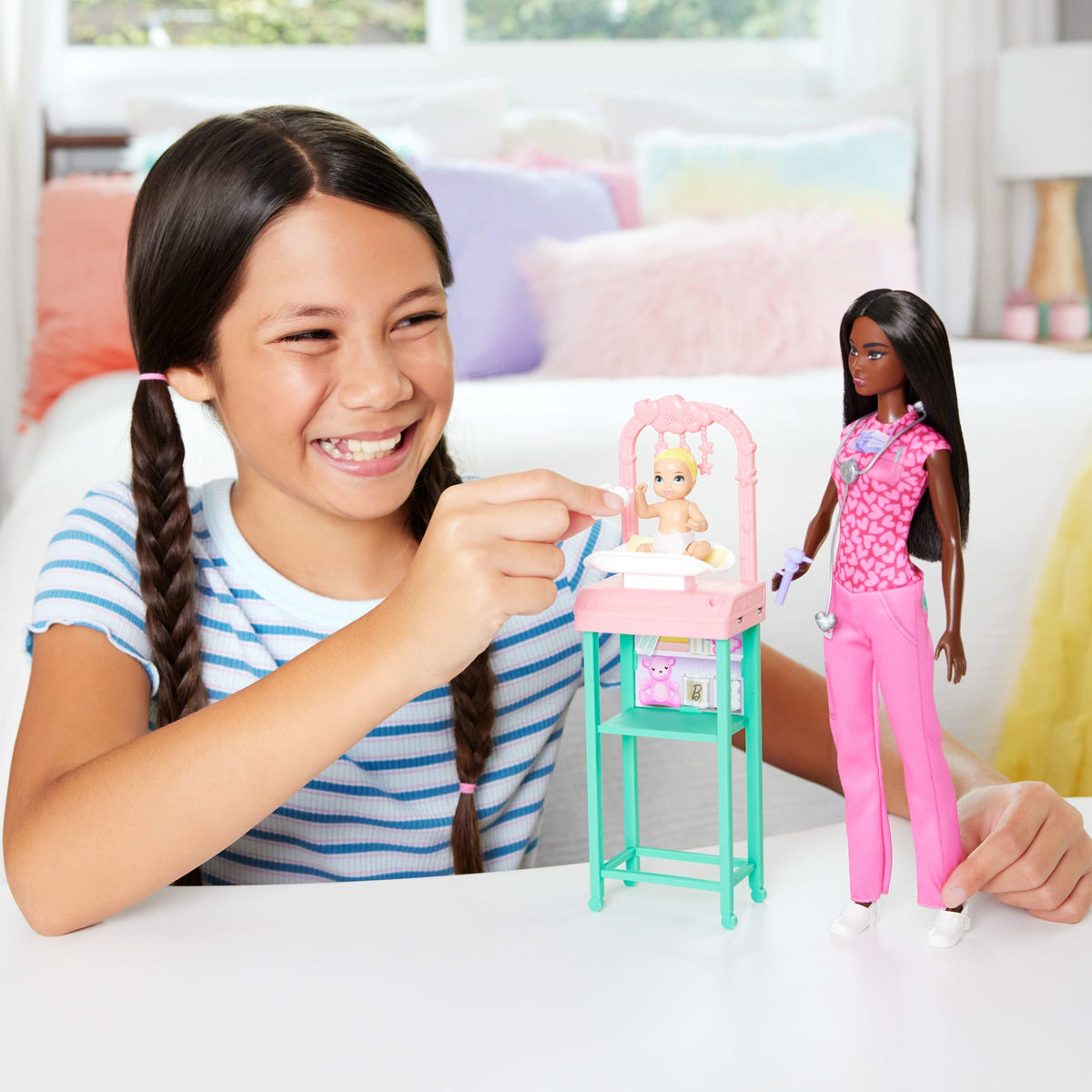 Barbie  Poupée Mode  Pédiatre, Brunette, Poupée Bébé, Meubles et Acc.