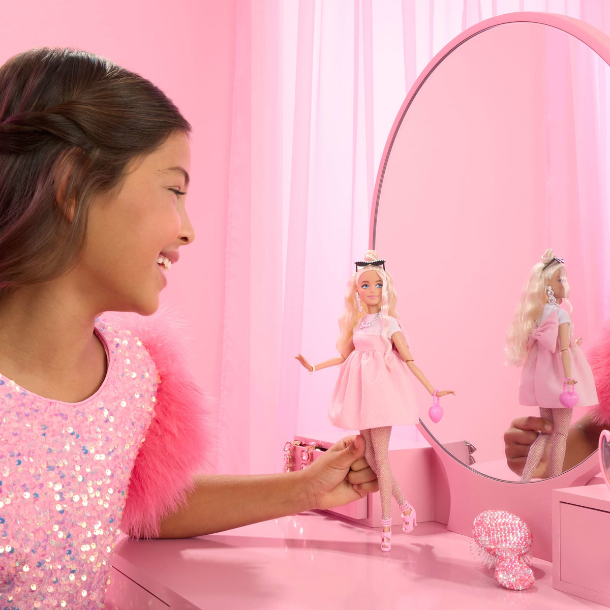 Barbie Fashionista Muñeca Deluxe Vestido Rosa con Moño